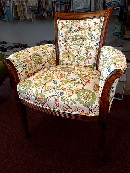 arm chair before reupholstery